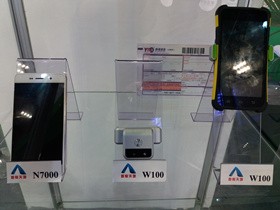 手機版跨界行業(yè)終端N7000和背夾式掃碼設(shè)備W100_副本